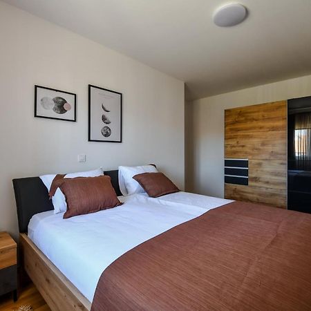 Spacious Apartment Nero With Free Parking Zadar Exterior photo