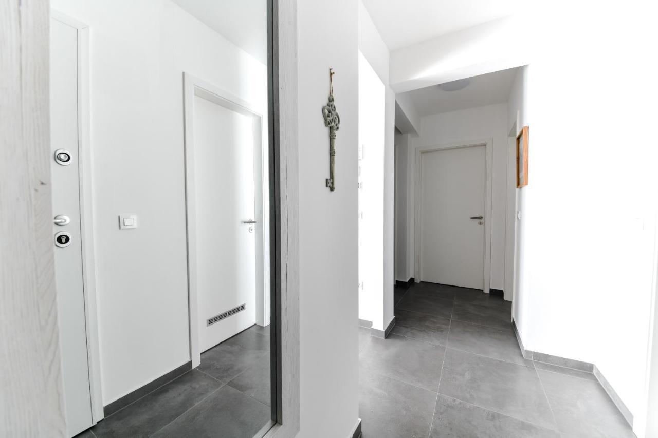 Spacious Apartment Nero With Free Parking Zadar Exterior photo