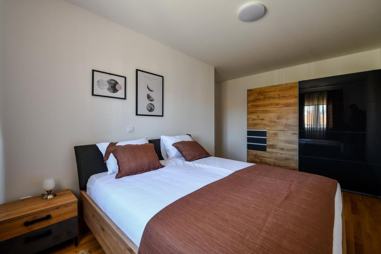 Spacious Apartment Nero With Free Parking Zadar Exterior photo