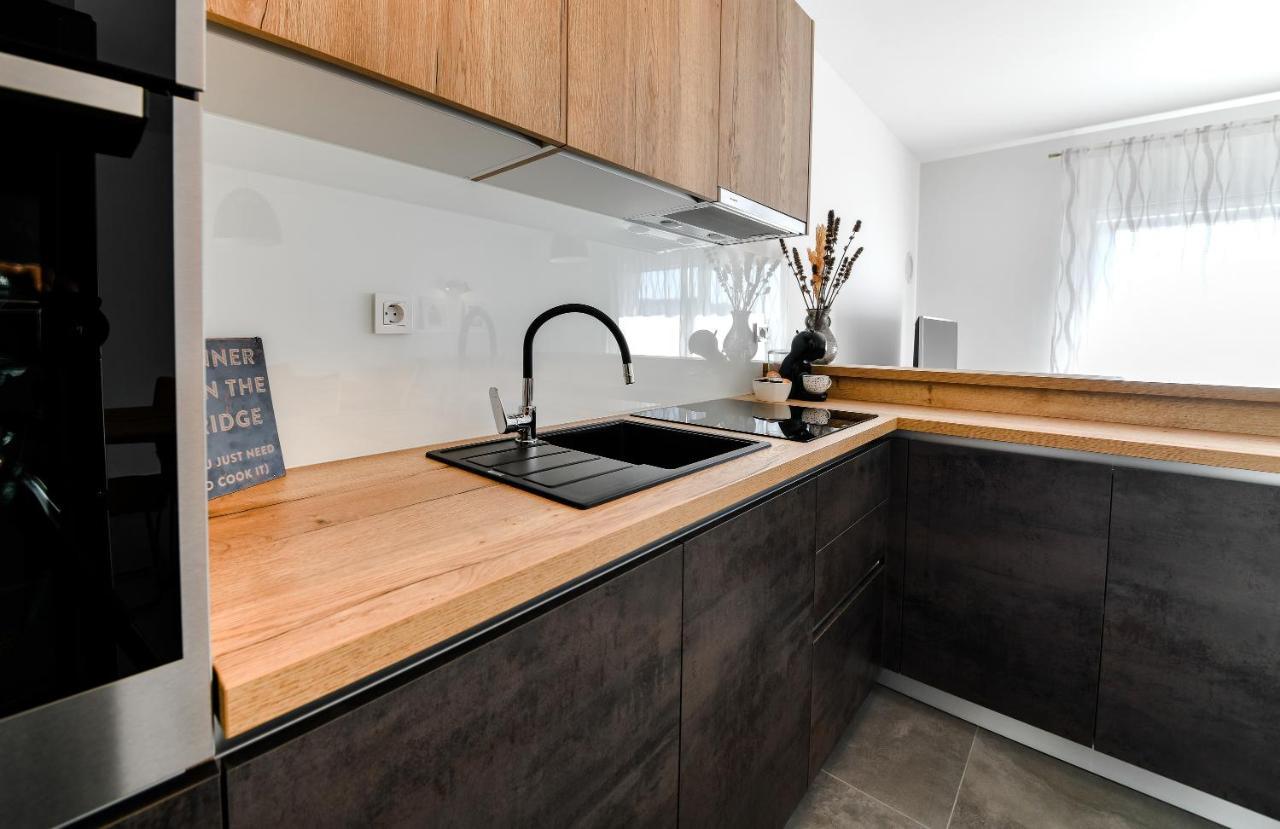Spacious Apartment Nero With Free Parking Zadar Exterior photo