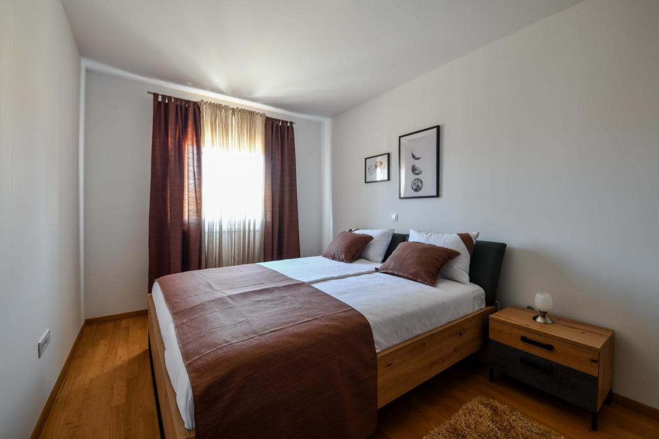 Spacious Apartment Nero With Free Parking Zadar Exterior photo