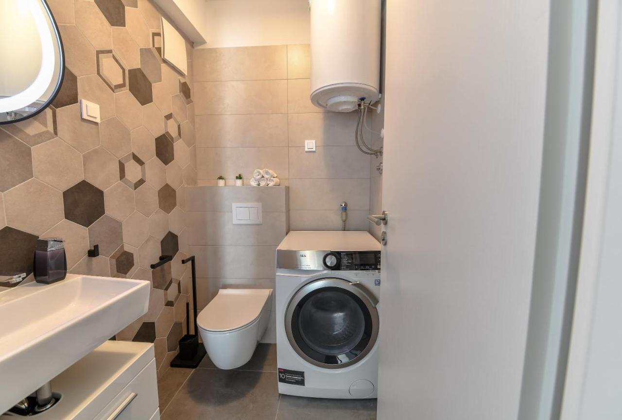 Spacious Apartment Nero With Free Parking Zadar Exterior photo